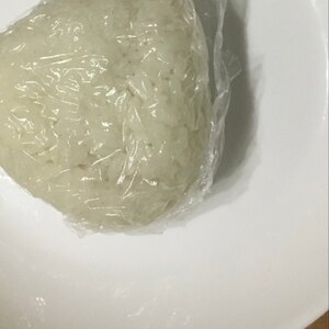 唐揚げと海苔の佃煮とトマトのおにぎり